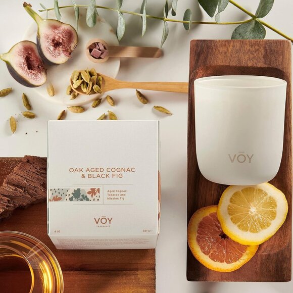 VOY Rich Oak Aged Cognac & Black Fig Scented Candle - Picture 1 of 3